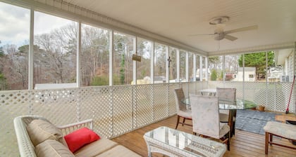 Suwanee Apt w/ Pet-Friendly Yard, Walk to Park!