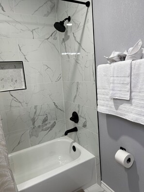Shower, hair dryer, towels, soap - NRG & Med Center Gem 3BR/2BA, Sleeps 9, Free Fast Wi-Fi + Parking - Book Now! (Houston)
