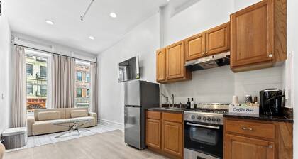Huge Loft W/ Full Kitchen Near Central Park: Great for Families & Large Groups!