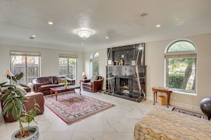 TV, fireplace - 4 Mi to Dtwn Long Beach: Private Poolside Oasis! (Long Beach)