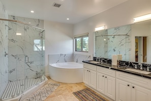 Hair dryer, towels - 4 Mi to Dtwn Long Beach: Private Poolside Oasis! (Long Beach)