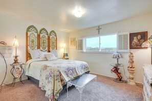 3 bedrooms, desk, iron/ironing board, internet