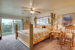 3 bedrooms, desk, iron/ironing board, internet