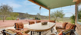 Horse-Friendly Ranch Retreat in Wickenburg!