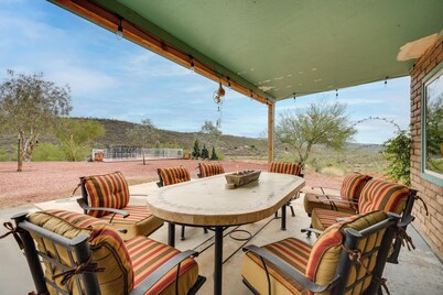 Horse-Friendly Ranch Retreat in Wickenburg!
