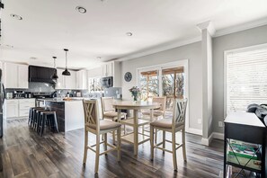 Dining - Hye Life in the Hill Country! (Hye)