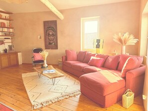 TV, fireplace, books - 🌿 Charming farmhouse for 14 people - Jacuzzi, hanging garden & panoramic view (Cassagnoles)