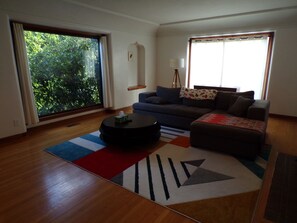 Smart TV, fireplace - Charming Furnished English Tudor in Prime Laurelhurst (Portland)