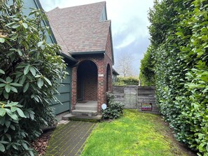 Exterior - Charming Furnished English Tudor in Prime Laurelhurst (Portland)