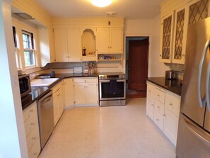 Fridge, oven, stovetop, dishwasher - Charming Furnished English Tudor in Prime Laurelhurst (Portland)