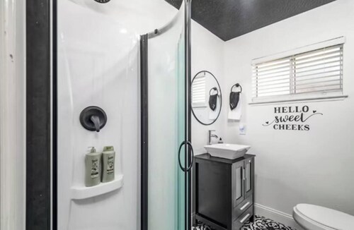 The Hide-Out! A Boho Cabin AC- Wi-fi