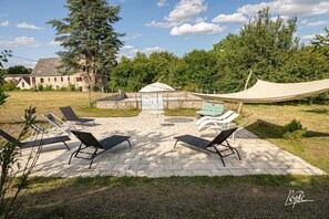 Property grounds - Loire Valley. Authentic medieval Priory with swiming pool for 12 P. (Azay-le-Rideau)