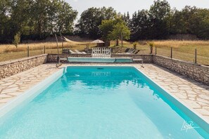 A heated pool - Loire Valley. Authentic medieval Priory with swiming pool for 12 P. (Azay-le-Rideau)