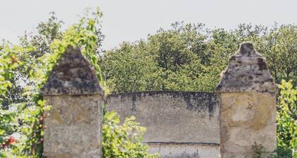 Le Prieuré de Relay : domaine avec hébergement pour 12 personnes avec piscine