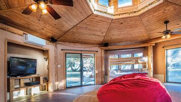 Rumah, Beberapa Tempat Tidur, patio, pemandangan kebun (Sacred River Retreat) | 4 kamar tidur dan didekorasi berbeda-beda