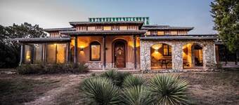 Sacred River Retreat For 12ppl