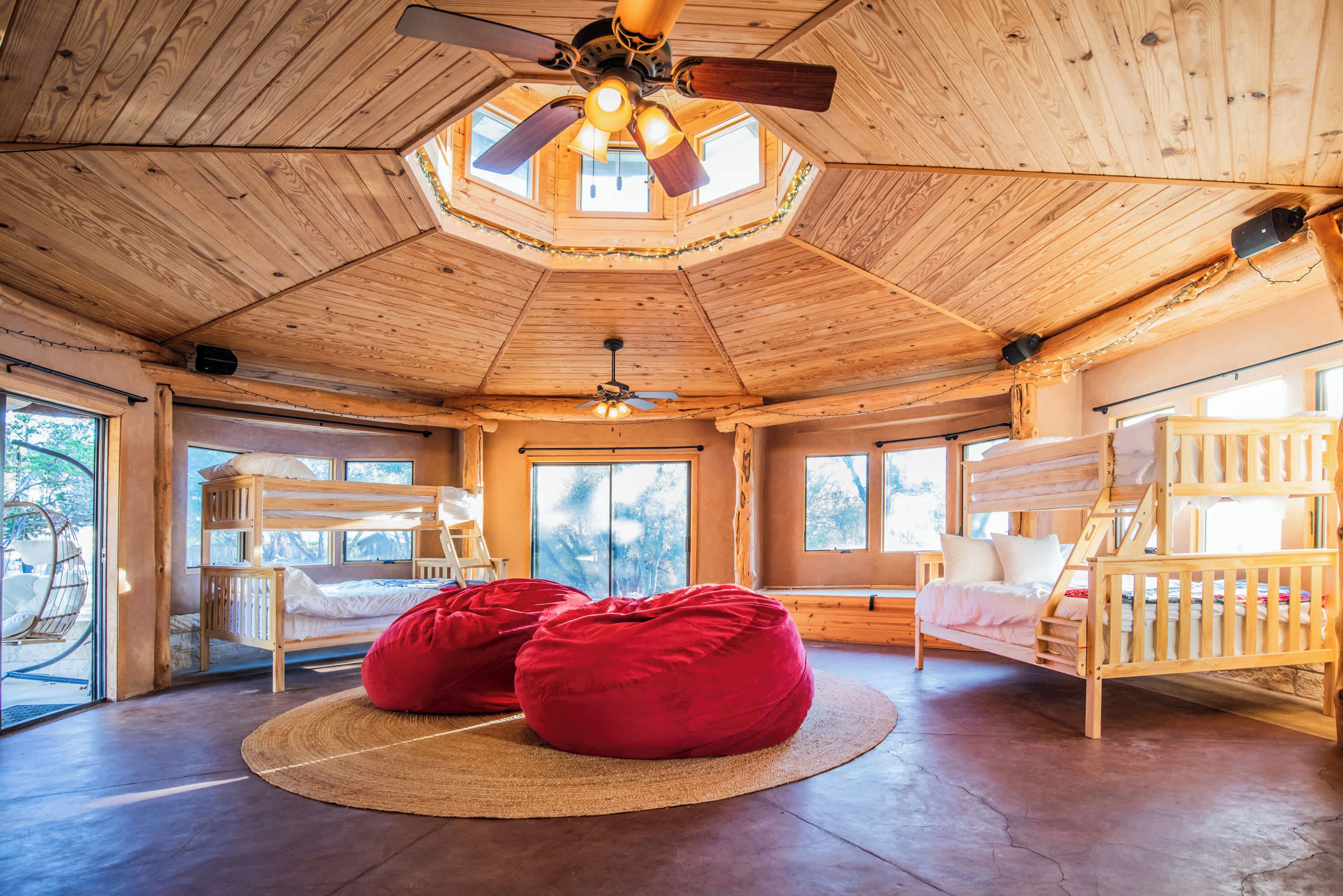 4 habitaciones, decoración personalizada y muebles diferentes 