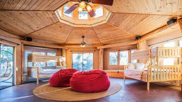 4 habitaciones, decoración personalizada y muebles diferentes