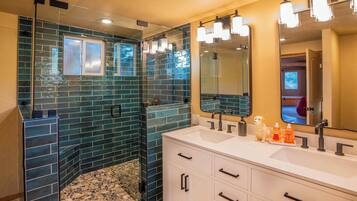 House, Multiple Beds, Patio, Garden View (Sacred River Retreat) | Bathroom | Towels
