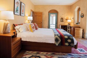 4 bedrooms, individually decorated, individually furnished - Sacred River Retreat For 12ppl (Hunt)