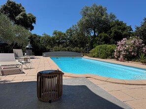 Outdoor pool - House 10 minutes from the beach. Mountain view. Swimming pool. Equipped for 100% comfort (Fréjus)