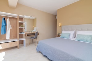 Villa de lujo, 2 habitaciones, alberca privada, vista al mar | Caja de seguridad en la habitación, cortinas blackout y insonorización