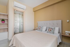 In-room safe, blackout curtains, soundproofing, iron/ironing board - Spartakos Villa Resort (Planos)
