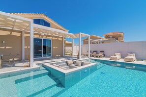 Villa de lujo, 3 habitaciones, alberca privada, vista a la montaña | Alberca | 7 albercas al aire libre 
