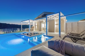 Villa de lujo, 3 habitaciones, alberca privada, vista a la montaña | Alberca | 7 albercas al aire libre 