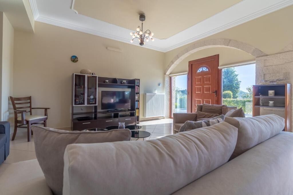 Family Villa, 2 Bedrooms, Private Pool, Mountain View | Living area
