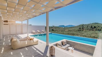 Luxury Villa, 2 Bedrooms, Private Pool, Mountain View | Pool