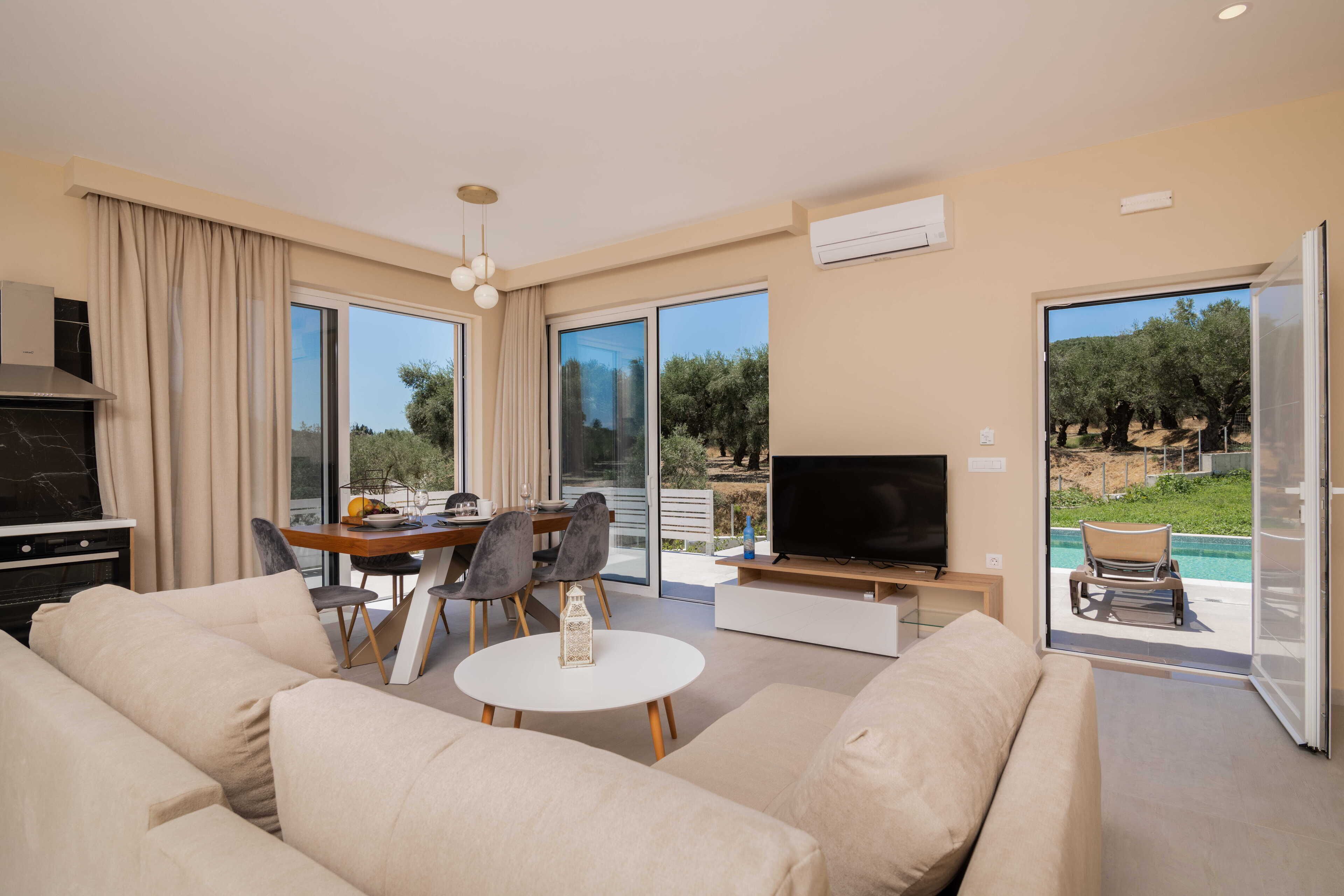 Comfort Villa, 3 Bedrooms, Private Pool | Living area