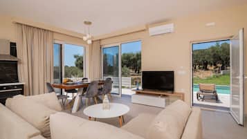 Comfort Villa, 3 Bedrooms, Private Pool | Living area