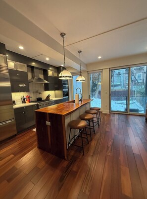 Private kitchen - WORLD CUP RENTAL - Wonderful 5-bedroom house with AC in charming Hoboken (Hoboken)