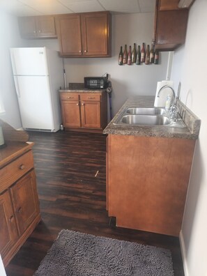 冰箱、微波炉、烤箱、炉灶