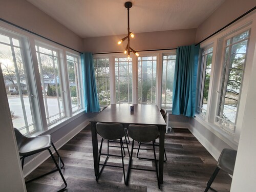 Unique Route 66 themed, family-friendly! Located 5 minutes from Scheels park.