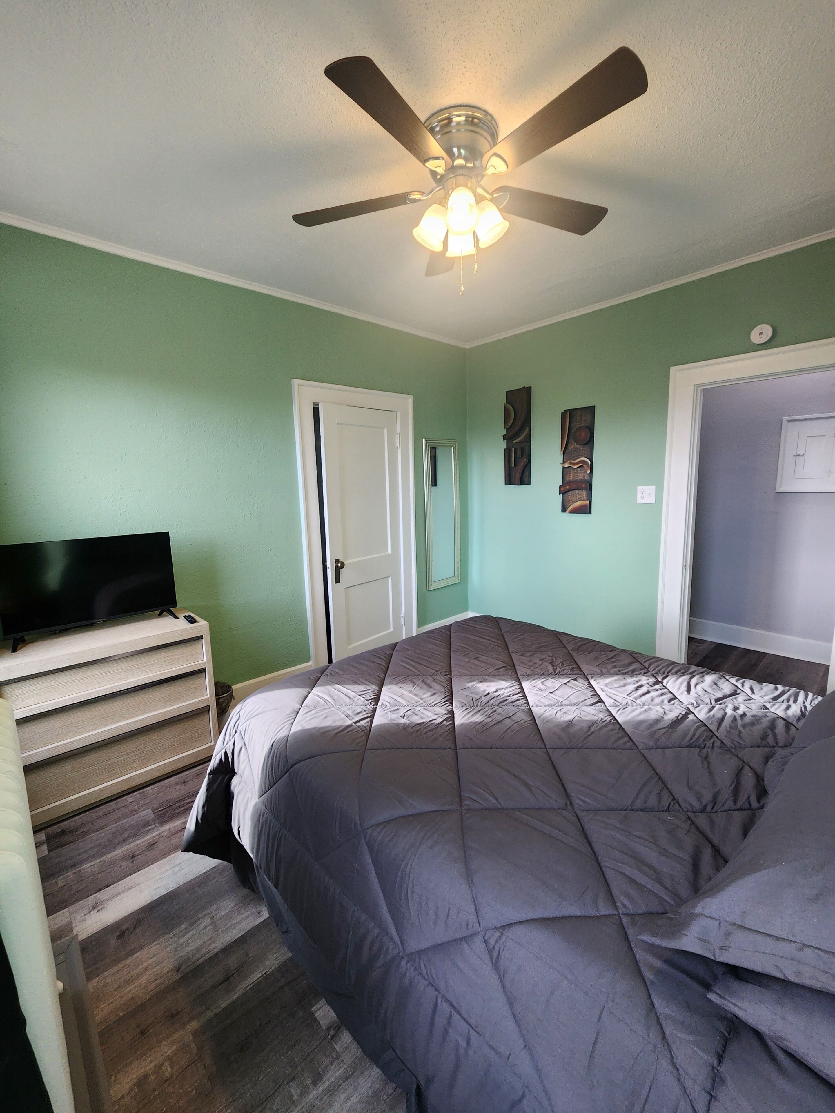 2 chambres, fer et planche à repasser, Wi-Fi gratuit, draps fournis