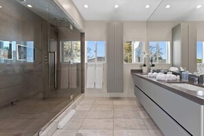 Shower - Rodeo Villa (Los Angeles)