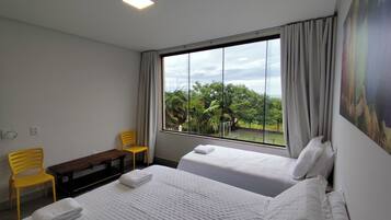 Quarto triplo, vista para a colina | Wi-Fi de cortesia