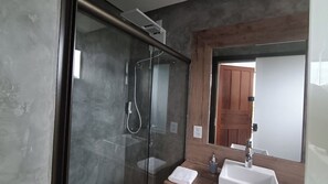 Quadruple Room, Hill View | Bathroom