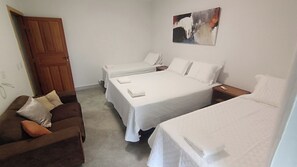 Quarto quádruplo, sacada, vista para o lago | Wi-Fi de cortesia