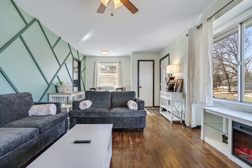 4BR Near MOA & MSP | Game Room + Fenced Yard, Group Ready - Parking for 4 cars