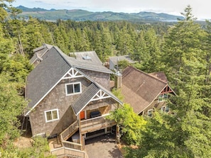 Exterior - 3-bedroom, 2-bath house in gorgeous Manzanita with awesome Game Room! (Manzanita)