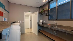 Full-sized fridge, microwave, stovetop, toaster - PUQ Perdizes  (São Paulo)