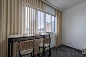 Interior - Loft Acolhedor com Estacionamento a 150m da Praia (São Vicente)