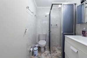 Shower, hair dryer - Loft Acolhedor com Estacionamento a 150m da Praia (São Vicente)