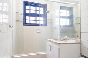 Shower, towels - Piscina, Lareira e Natureza Incrível - Petrópolis (Petropolis)