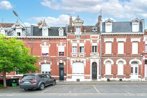 Exterior - A functional little cocoon just 2 minutes from the station! (Cambrai)