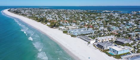 海灘、躺椅、沙灘巾