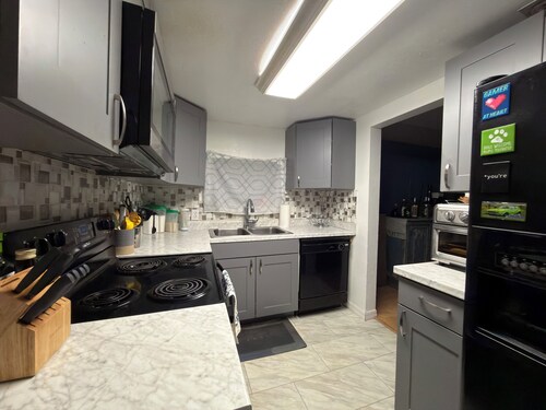 Affordable 1-bedroom King bed with amenity access in Thonotosassa